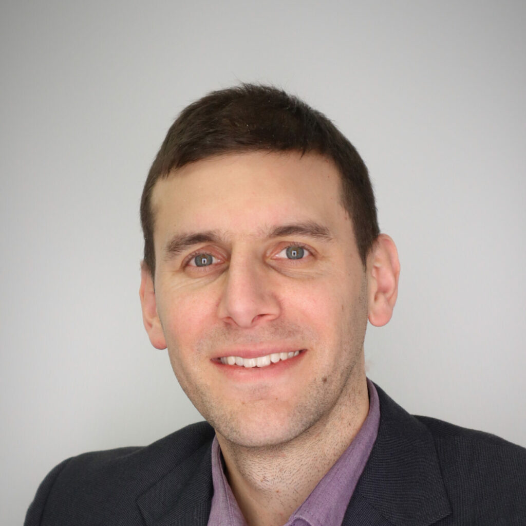 Headshot Daniel Restrepo